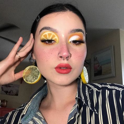 Fruit Makeup Looks, Lemon Makeup, Fruit Makeup, Latin Makeup, Lemon Eyes, Makeup Karakter, Fruit Costumes, Lemon Earrings, Orange Makeup