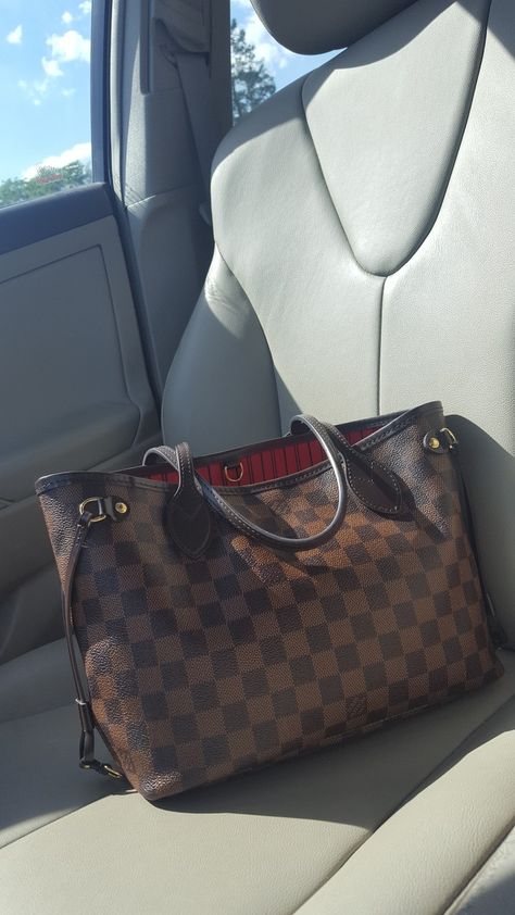 My Louis Vuitton Neverfull PM in Damier Ebene is a great bag for summer. Small but plenty of room. Handbag Louis Vuitton, Lv Neverfull Damier Azur, Louis Vuitton Small Purse, Lv Bag Neverfull, Lv Neverfull Pm Outfit, Neverfull Bag Outfit, Lv Neverfull Bag, Neverfull Aesthetic, Neverfull Pm Outfit