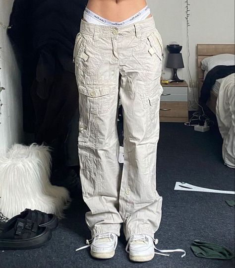 Rate This Cargo pants outfit From ⭐1~10. SAVE & FOLLOW i will update everyweek. Beige Cargo Pants, Beige Cargo, Cargo Pants Outfit, Swaggy Outfits, Clothes Ideas, Mode Vintage, Dream Clothes, Fashion Killa, Outfits Casuales