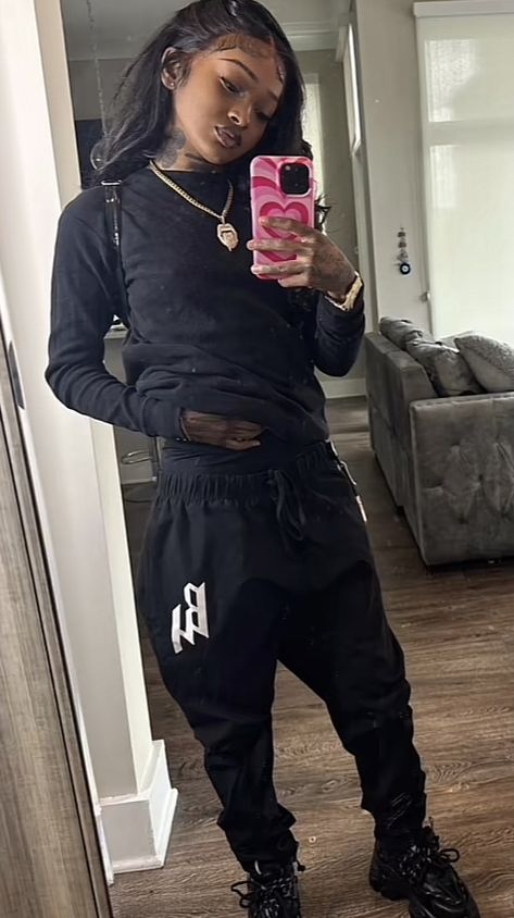 Tomboy Baddie Aesthetic, Tomboy Fits Black Women, Stud Sweatpants Outfit, Stem Birthday Outfit, Masc Black Girls Outfits, Thick Tomboy Outfits, No Label Lesbian Style, Fem Stud Outfits, Stem Females Outfits