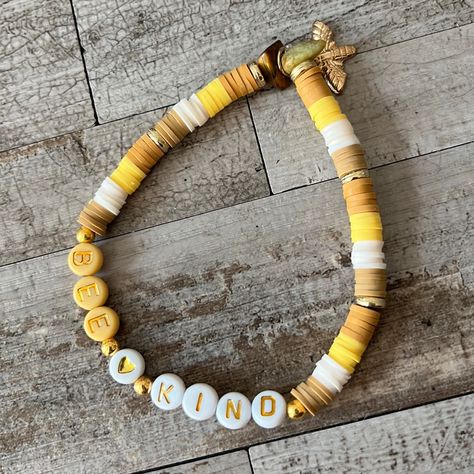 Gold Bead Bracelet Ideas, Sunflower Clay Bead Bracelet, Funky Beaded Bracelets, Clay Bead Jewelry Ideas Aesthetic, Trendy Beaded Friendship Bracelets, Flat Beads Bracelets Ideas, Christian Clay Bead Bracelet Ideas, Flat Beaded Bracelets, Colorful Friendship Bracelets