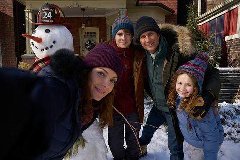 Jace Carson, Darby Camp, Judah Lewis, The Christmas Chronicles, Santa Claus Story, Christmas Chronicles, Oliver Hudson, Kimberly Williams, Best Christmas Movies