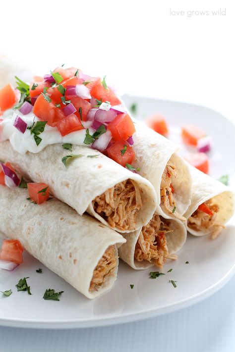 Slow Cooker Chicken Fajitas, Crock Pot Slow Cooker, Crock Pot Cooking, Chicken Fajitas, Poultry Recipes, Slow Cooker Chicken, Easy Chicken Recipes, Fajitas, Tortillas