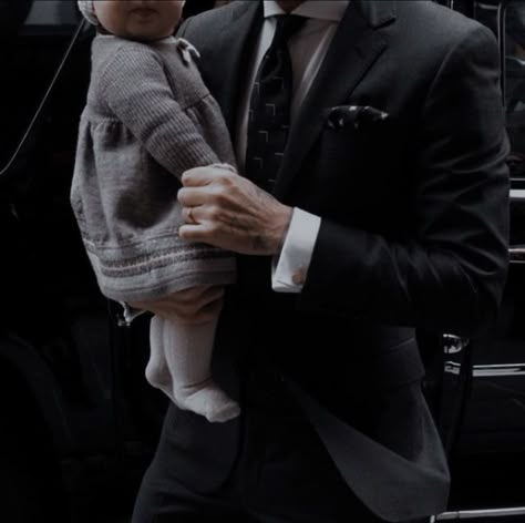 Dad Aesthetic, Bound By Honor, Mafia Families, Bakal Suami, طابع بريدي, Father And Baby, Tom Riddle, Girl Dad, Dad Baby