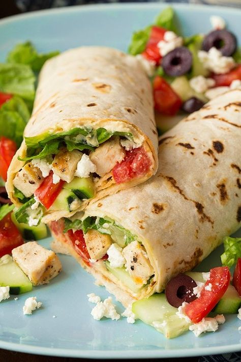 Greek Salad Wrap, Healthy Desayunos, Greek Grilled Chicken, Salad Appetizer Cups, Hummus Wrap, Salad Wrap, Plats Healthy, Healthy Wraps, Wrap Recipe