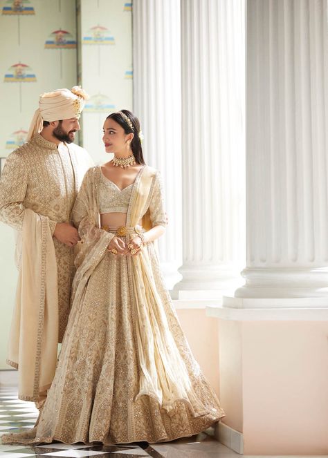 Anita Dongre Launches Bridal Collection Jaipur Love Gold Wedding Lengha, Gold Wedding Lehenga, Gold Bridal Lehenga, Anita Dongre Bridal, Gold Sherwani, भारतीय दुल्हन संबंधी, Wedding Lengha, Orang India, Pengantin India