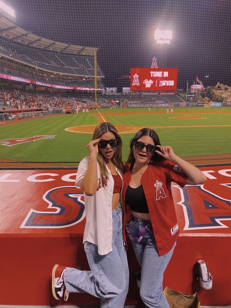 Red Sox Game Outfit Women, Cardinals Game Outfit, Baseball Game Photo Ideas, Red Sox Game Outfit, Red Sox Game, Summer Moodboard, Pretty Mess, Cardinals Game, Baseball Stuff