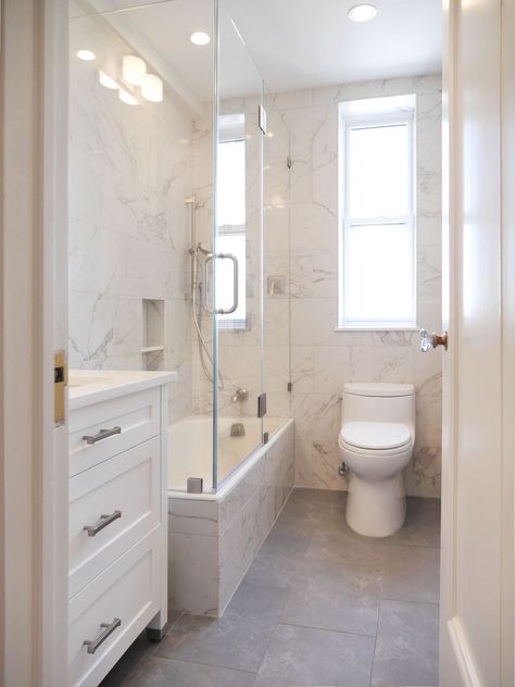 This bright and welcoming full bathroom in NYC has space constraints. Our custom white shaker style vanity was just the solution. Small Bathroom With Tube, Narrow Bathroom With Bath, Narrow Washroom Ideas, Small Narrow Bathroom Ideas With Tub, Long Narrow Ensuite Bathroom, Narrow Ensuite Bathroom Ideas, Small Narrow Bathroom Remodel, Long Bathroom Ideas Narrow, 4 Sqm Bathroom