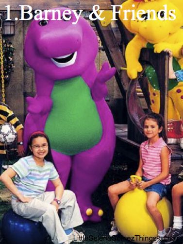 Barney & Friends Left: Demi Lovato Right: Selena Gomez haha Selena Gomez Barney, Selena Gomez Barney And Friends, Weird Barney Pics, Barney And Friends, Don’t Mess With Barney, Barney Memes Funny, Alex Russo, Barney & Friends, Spy Kids