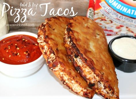 YUM! Pizza Oil, Pizza Taco, Taco Pizza Recipes, Pizza Tacos, Taco Pizza, Dipping Sauces, Frozen Pizza, Food Combining, Eat Pizza