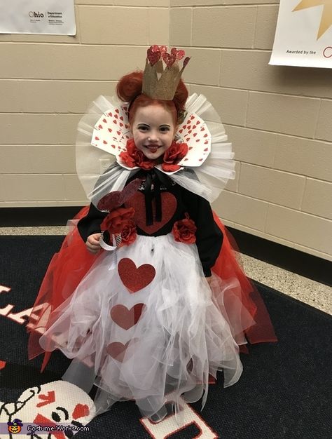 Queen of Hearts - 2017 Halloween Costume Contest Diy Queen Of Hearts Costume, King Of Hearts Costume, Diy Queen Of Hearts, Vegas Halloween, Matilda Movie, Easy Homemade Halloween Costumes, Carnaval Diy, Queen Of Hearts Halloween Costume, 2017 Halloween Costumes