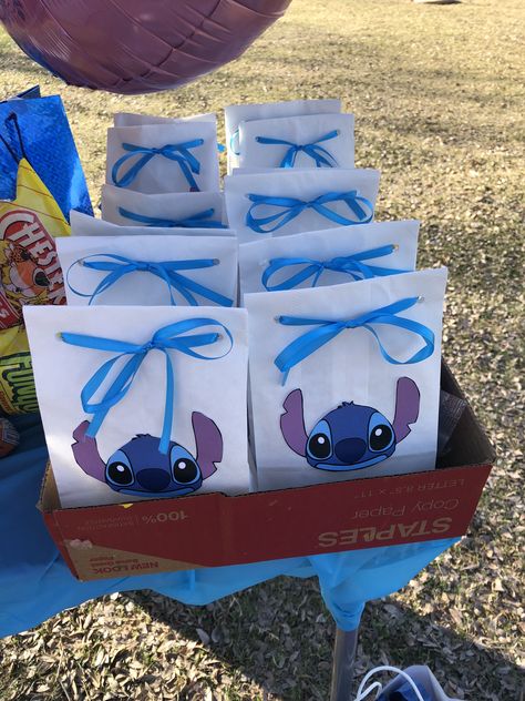 Stitch Loot Bag, Stitch Diy Party, Stitch Candy Bag Ideas, Stitch Birthday Decoration Ideas, Stitch Disney Party Decorations, Stitch Birthday Goodie Bags, Cute Stitch Birthday Ideas, Stitch Slumber Party Ideas, Stitch Party Favor Ideas