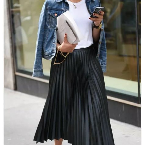 Pleated maxi skirt outfit