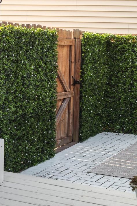 Privacy Fence Greenery, Faux Greenery Wall Outdoor Patio, Boxwood Privacy Wall, Fake Greenery Wall Outdoor, Fence Covering Ideas Plants, Faux Boxwood Wall Outdoor, Faux Patio Plants, Faux Greenery Wall Outdoor, Deck Greenery