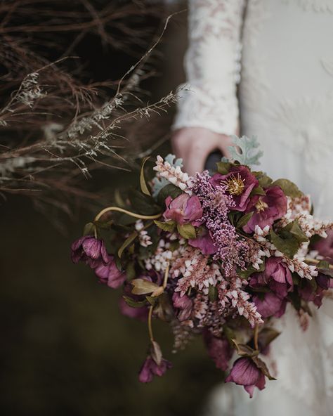 lilac bouquet Pieris Japonica, Purple Bouquet, Deco Floral, Bouquet Of Flowers, Bridal Inspiration, Beautiful Bouquet, Purple Wedding, Love Flowers, 그림 그리기