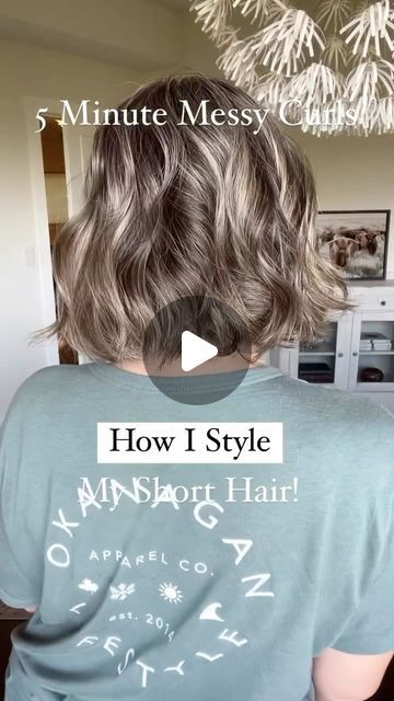 How To Curl Choppy Bob Waves, How To Curl Above Shoulder Length Hair, Loose Curling Iron Curls, How To Curl Hair Easy And Fast, Large Waves Short Hair, Loose Waves Bob Hair, How To Style Wavy Lob, Shoulder Length Hair Loose Curls, Shoulder Length Bob Wavy Hair