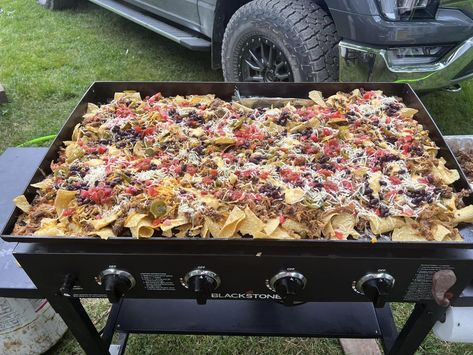 Blackstone Griddle - Recipes & Videos | Nachos for 20 camping tonight Blackstone Grill Nachos, Black Stone Nachos, Nachos Blackstone, Blackstone Nachos Recipe, Nachos On Blackstone Griddle, Griddle Nachos, Blackstone Nachos, Blackstone Meals, Blackstone Cooking