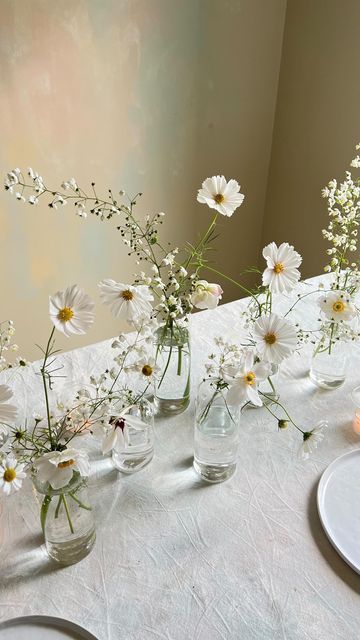 Deco Champetre, Tafel Decor, Wedding Table Flowers, Baby Shower Table, Wildflower Wedding, Deco Floral, Wedding Mood Board, Wedding Mood, Table Flowers