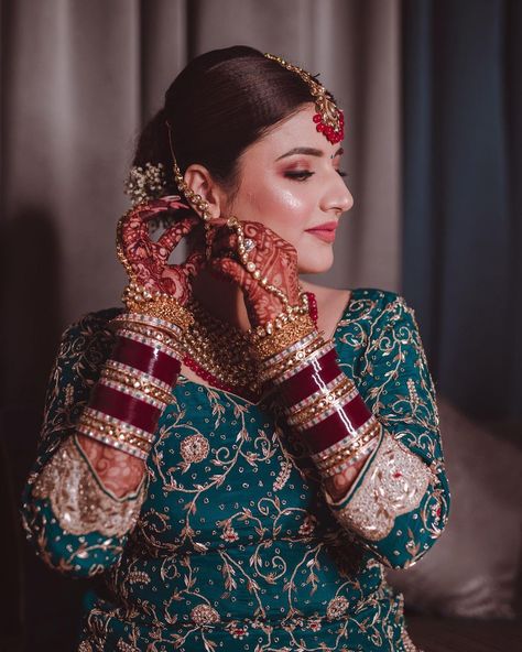 Bangle Ceremony Outfit For Bride, Kaleere Punjabi, Bangle Ceremony, Wedding Chura, Layer Dresses, Durga Kali, Bridal Suits, Marriage Ideas, Bridal Chura