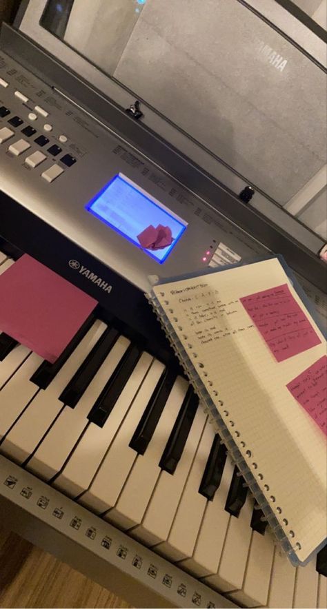 Piano In Bedroom Small Spaces, Music Keyboard Aesthetic, Piano Vision Board, Keyboard Piano Aesthetic, Prodigy Aesthetic, Keyboard Playing, Instruments Aesthetic, Piano Vibes, Play Keyboard