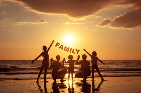 Family Destinations, Annual Leave, Family Stock Photo, Vision Board Photos, Family Picture Poses, Family Beach Pictures, Dream Family, Family Images, Family Beach