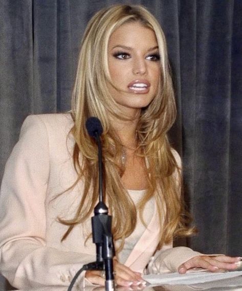 Jessica Simpson Hair, 2000s Hair, Bombshell Makeup, Jessica Simpson Style, Bombshell Hair, Kei Visual, The Nerve, Dyed Hair Inspiration, Blonde Hair Looks