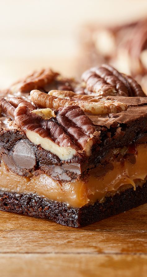 There’s a layer of love in every bite of our Decadent Brownies. Prepare brownie mix, spread 1 ½ cups of batter in pan, then bake. Combine caramels, our sweetened condensed milk & butter in a pan until melted. Whisk, then spread caramel mixture over brownies. Sprinkle chocolate chips, then spread the rest of the brownie batter over the chips. Top with pecans, bake & serve. Recipes Sweetened Condensed Milk, Decadent Brownies, Sweetened Condensed Milk Recipes, Cookie Dough Cake, Condensed Milk Recipes, Brownie Desserts, Caramel Brownies, Eagle Brand, Brownie Batter