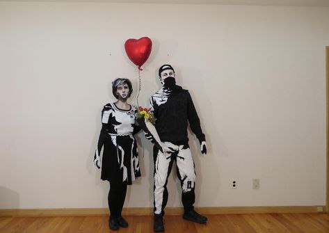 Painting Costume Halloween, Banksy Halloween Costume, Famous Art Halloween Costume, Museum Costume Ideas, Famous Artist Costume, Art Inspired Halloween Costumes, Famous Painting Costume, Banksy Costume, Artist Costume Ideas