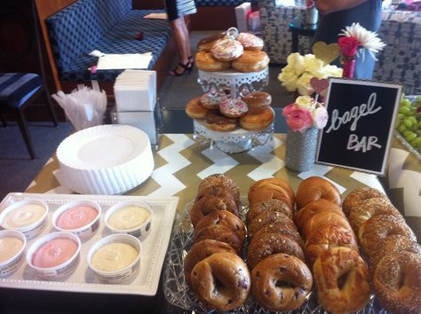 shower brunch... don't think we need big bagels but maybe we could look for different flavored mini bagels with the variety of cream cheese Football Breakfast, Heather Ideas, Teacher Appreciation Breakfast, Bridal Brunch Food, Groom Suite, Bagel Bar, Cocoa Party, Mini Bagels, Food Bars