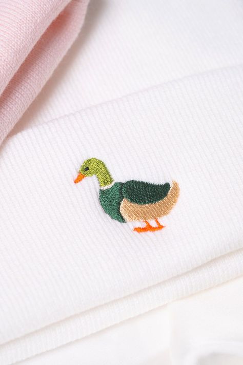 Embroidered Duck Beanie - Unisex Cotton Hat for Men & Women - Winter Cute and Cosy Cuffed Beanie - Great gift idea for him and her, birthday Hat Design Ideas Art, Mallard Duck Embroidery, Embroidery For Guys, Embroidery For Him, Gift Embroidery Ideas, Duck Embroidery Design, Embroidery Hat Ideas, Embroidery Designs Men, Little Embroidery Ideas