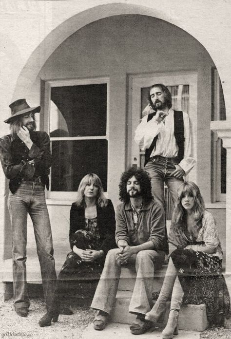 Fleetwood Mac photoshoot 1976 Christine Perfect, 70s Rock Bands, Lindsey Buckingham, Stevie Nicks Fleetwood Mac, Musica Rock, I'm With The Band, Motley Crue, Music Icon, Fleetwood Mac