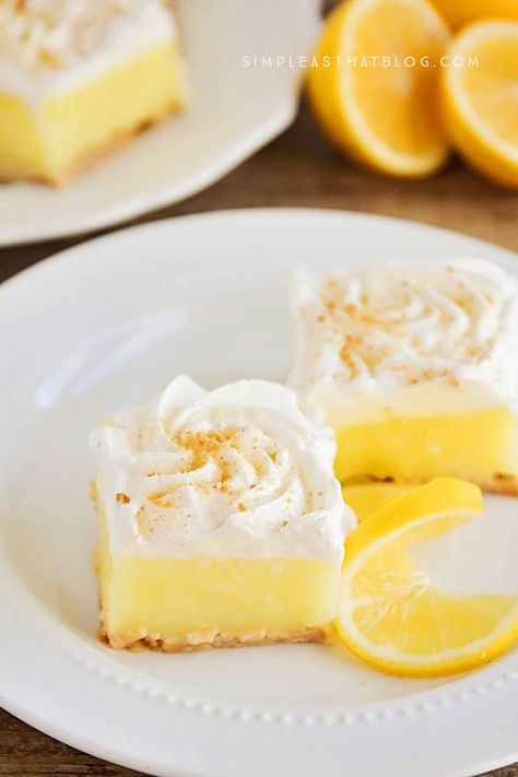 These easy Lemon Pie Squares offer the delicious taste of Lemon Pie, without the fuss! Lemon Recipes Easy, Lemon Pie Bars, Easy Lemon Pie, Pie Squares, Lemon Pie Filling, Fluff Desserts, Lemon Squares, Square Recipes, Lemon Dessert Recipes