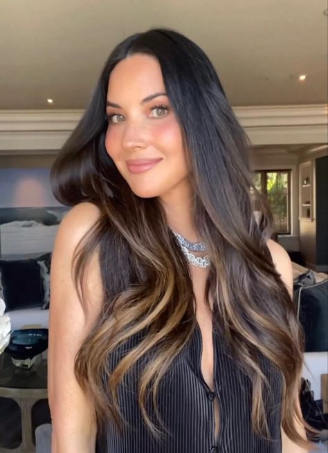 Olivia Mumm Hair, Brunette Women In Their 40s, Olivia Munn Makeup, Olivia Munn Hair, Olivia Munn Style, Wig Inspiration, 2024 Hairstyles, Work Aesthetic, America Ferrera