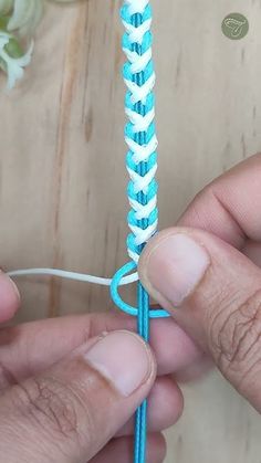 Paracord Projects Diy Easy, Craft Knots, Bracelet Weaving, Paracord Projects Diy, Paracord Bracelet Patterns, Braided Bracelet Diy, Rope Projects, Craft Board, Paracord Projects