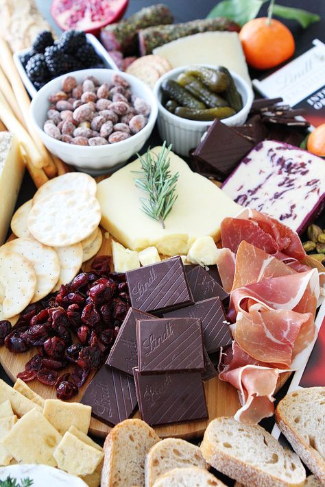 Chocolate Board, Red Sangria Recipes, Cheese And Wine Party, Cheese And Chocolate, Cheese Trays, Wine And Cheese Party, Charcuterie Inspiration, Wine Tasting Party, Cheese Party