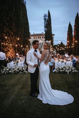 The Magical wedding in Tuscany at fairytale Villa Cetinale in Siena. Rianne Meijer, Villa Cetinale, Symbolic Wedding, May Wedding, Wedding Picture Poses, Tuscan Wedding, Villa Wedding, Natural Flowers, Wedding Session