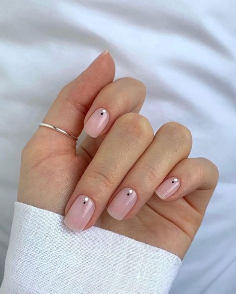 Subtle Nail Art, Minimal Nails Art, Milky Nails, Nude Nail Designs, Subtle Nails, Minimal Nails, Basic Nails, Creative Nail Designs, Neutral Nails