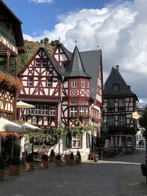 Bacharach Germany, Houses In Germany, German Houses, Africa Do Sul, Travel Wishlist, City Aesthetic, Beautiful Places To Travel, Travel Goals, Travel Inspo