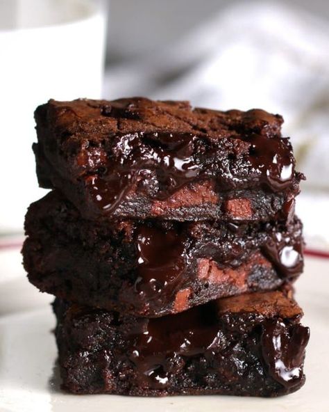 fudgiest brownies ever Fudgy Brownie Recipe, Low Carb Vegetarian Recipes, Brownie Desserts, Fudgy Brownies, Brownie Cookies, Food Cakes, Chocolate Brownies, Brownie Recipes, Just Desserts