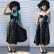 Tropical Goth, Floral Goth, Vine Embroidery, Goth Skirt, Goth Outfit, Witchy Fashion, The Gothic, Goth Aesthetic, Goth Outfits