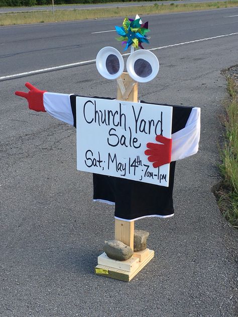 Eye catching yard sale sign Rummage Sale Signs, Yard Sale Signs Ideas, Funny Yard Sale Signs, Yard Sale Ideas, Yard Sale Display, Yard Sale Hacks, Yard Sale Organization, Garage Sale Organization, Yard Sale Signs