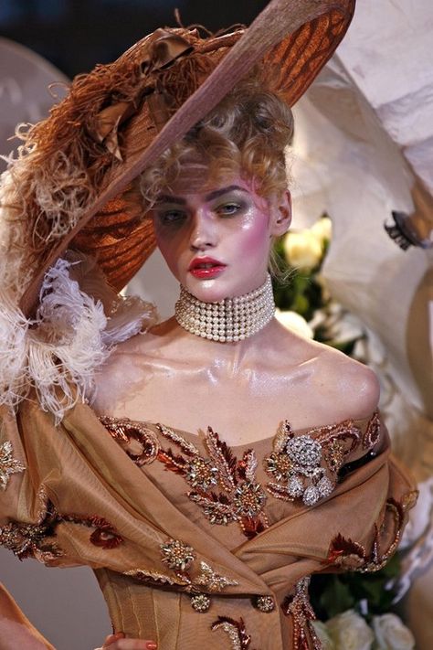 Sasha at Christian Dior Haute Couture Autumn/Winter 2007. John Galliano 2007, John Galliano Dior Haute Couture, Galliano Dior, History Journal, Crazy Fashion, Sasha Pivovarova, Couture Makeup, Dior Collection, Christian Dior Haute Couture