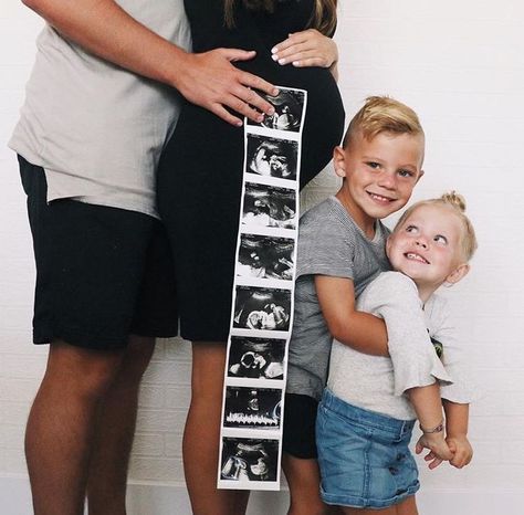 Photography Ideas Family, Pregnancy Announcement Ideas, Cute Pregnancy Announcement, Baby Information, Parenting Goals, Future Mommy, Three Girls, Announcement Ideas, Family Of Three