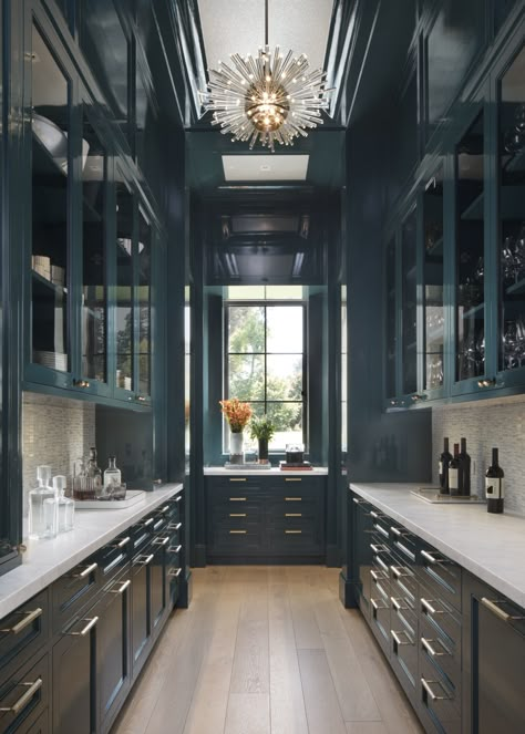 Plakat Design Inspiration, Pantry Interior, Interior Dapur, Desain Pantry, French Classic, Green Cabinets, Luxe Interiors, Butler's Pantry, Pantry Design