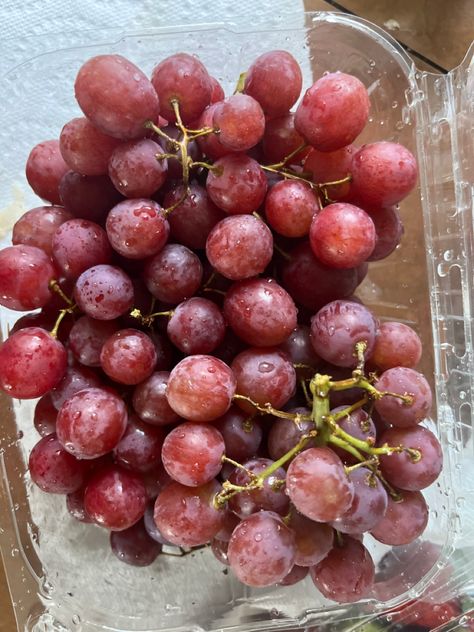 Grapes Purple, Grapes Aesthetic, Beauty Water, Fruit Picture, Purple Grapes, Red Grapes, Brazilian Food, Fruit Drinks, Fruit Snacks