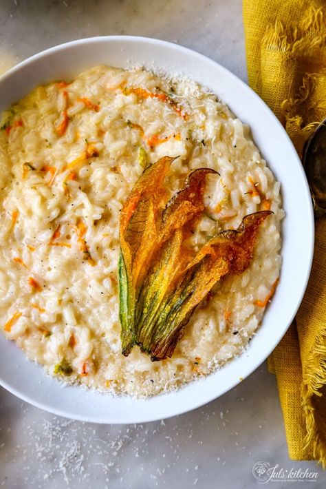 Squash blossom risotto Squash Blossom Recipe, Squash Blossoms, Idee Pasto Sano, Squash Blossom, Cooking Inspiration, Rice Dishes, Fall Recipes, Summer Recipes, Vegetable Garden