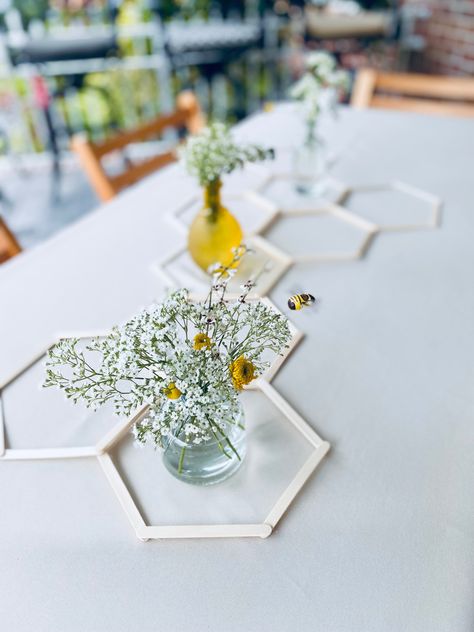 Honeycomb Decorations Birthday Parties, Bee Themed Table Decor, Bee Themed Centerpieces Flower, Boho Bee Theme, Honey Centerpiece Ideas, First Bee Day Party Centerpieces, Sunflower And Bee Table Decor, Honeycomb Party Decorations, Honeycomb Wedding Decor