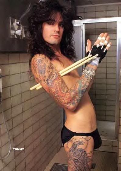 Tommy Lee is almost always half naked! Tommy Lee Motley Crue, Metal Boy, Vince Neil, Motley Crüe, 80s Men, Classic Rock And Roll, Corey Taylor, 80s Bands, Nikki Sixx