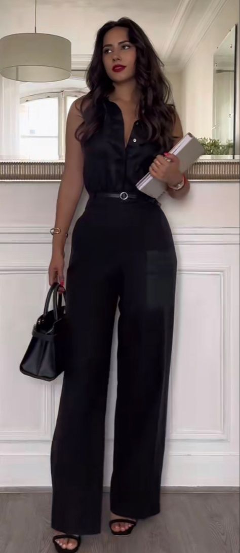 Sleevless all black summer outfit. @imhrisa on tiktok All Black Formal Outfits, Feminine Outfits Casual, Black Slacks Outfit, Feminine Style Summer, Dark Feminine Style, Feminine Summer Outfits, Black Summer Outfits, Team Photoshoot, Buisness Casual