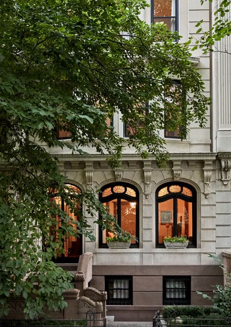 Leaded Glass Cabinet Doors, Jessica Helgerson Interior Design, Appartement New York, Jessica Helgerson, Limestone House, Brooklyn Townhouse, New York Townhouse, Nyc Townhouse, Townhouse Interior